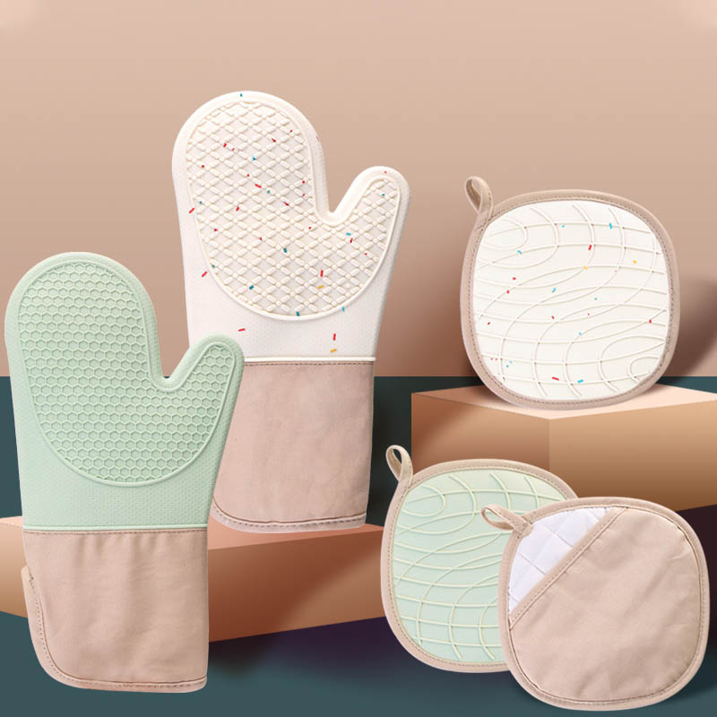 potholders and oven mitts